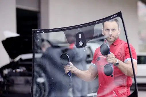 Benefits of Professional Auto Glass Repair Services